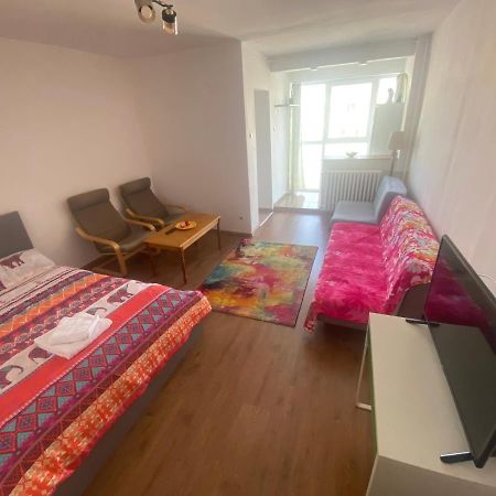 Lovely 1 Bedroom Apartment With Free Street Parking Bucareste Exterior foto