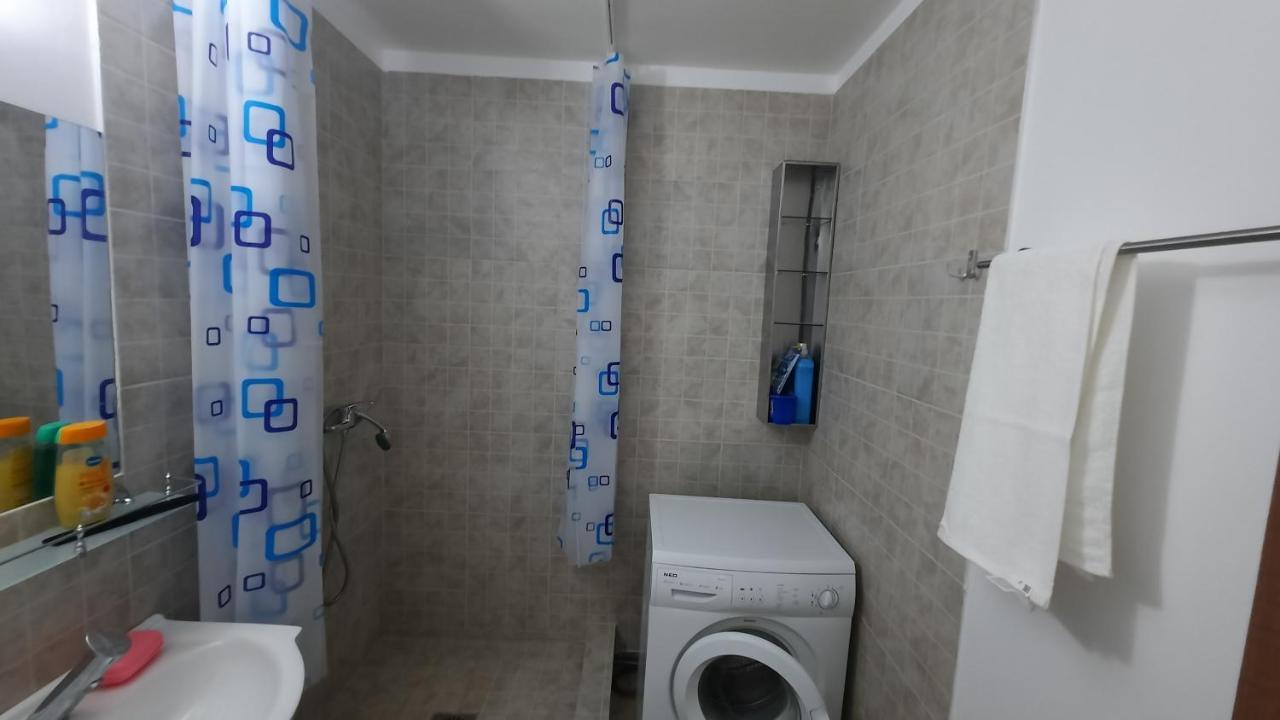 Lovely 1 Bedroom Apartment With Free Street Parking Bucareste Exterior foto