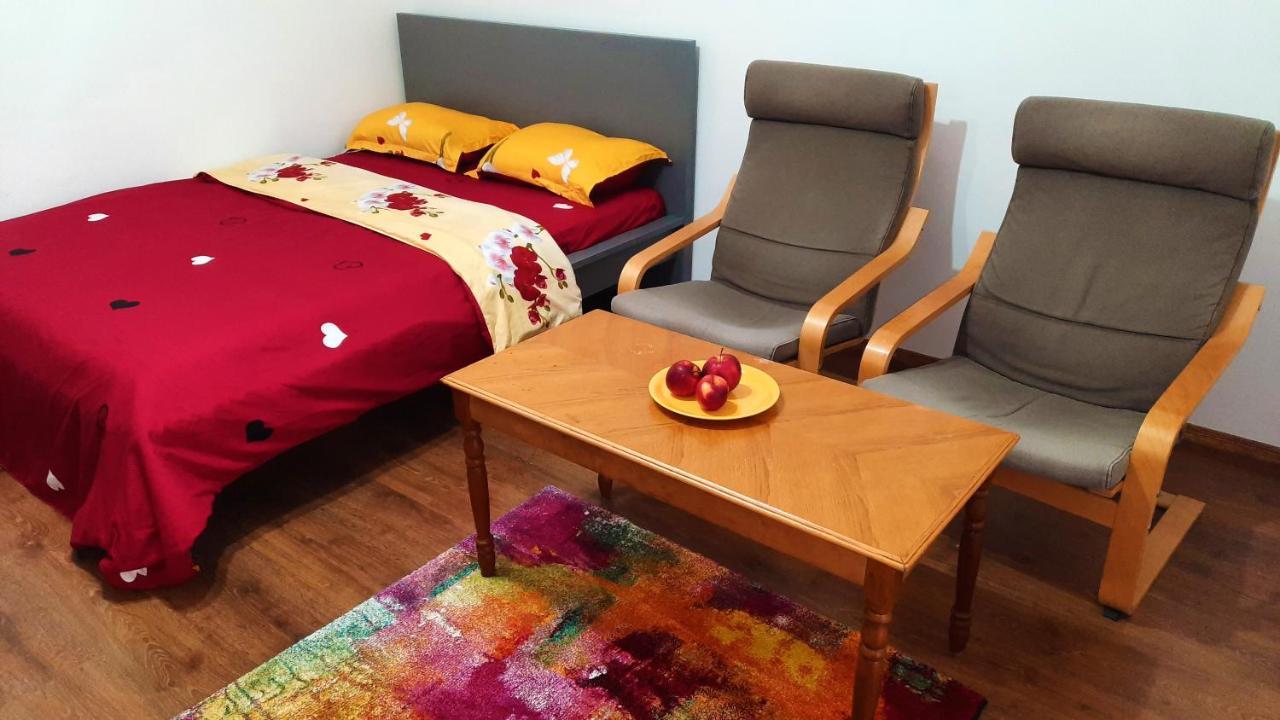 Lovely 1 Bedroom Apartment With Free Street Parking Bucareste Exterior foto