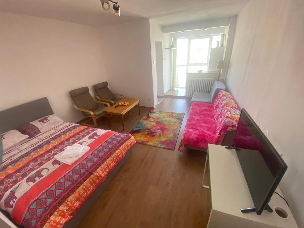 Lovely 1 Bedroom Apartment With Free Street Parking Bucareste Exterior foto